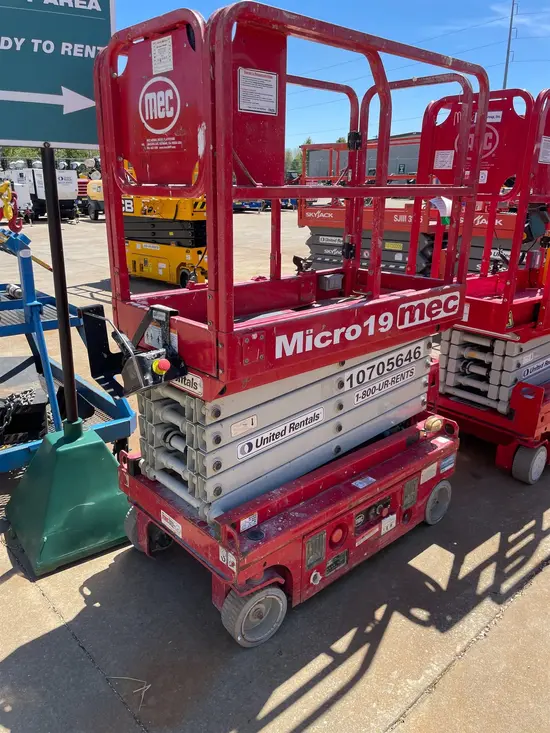 2018 MEC MICRO 19 Scissor Lift