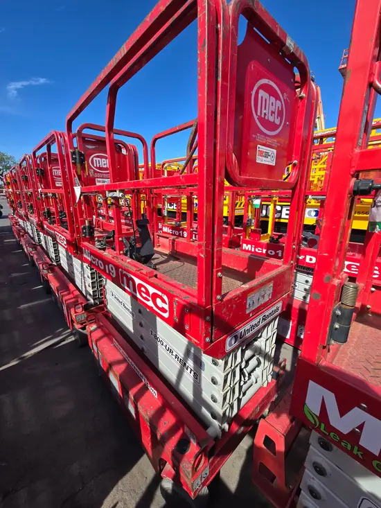 2018 MEC MICRO 19 Scissor Lift