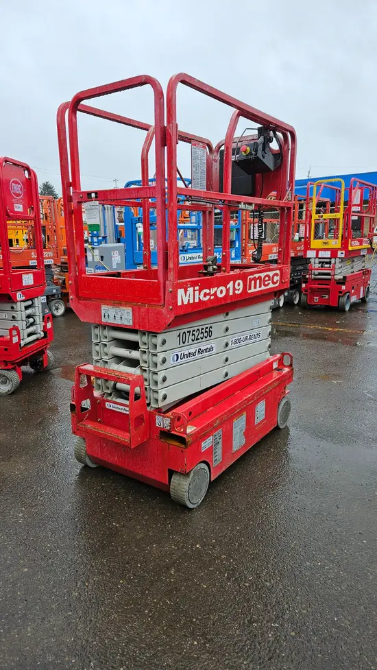 2018 MEC MICRO 19 Scissor Lift
