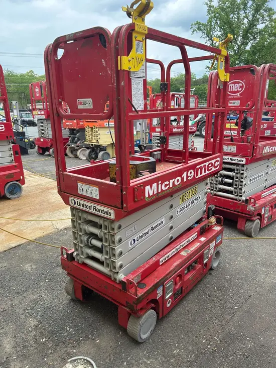 2019 MEC MICRO 19 Scissor Lift