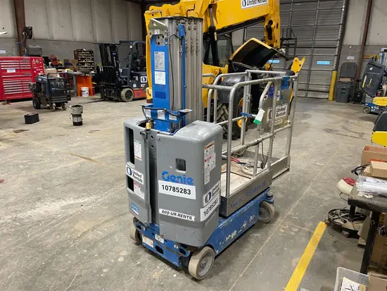 2018 Genie GR-20 Self-Propelled One-Person Lift