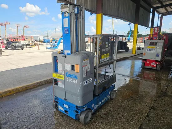 2016 Genie GR-20 Self-Propelled One-Person Lift