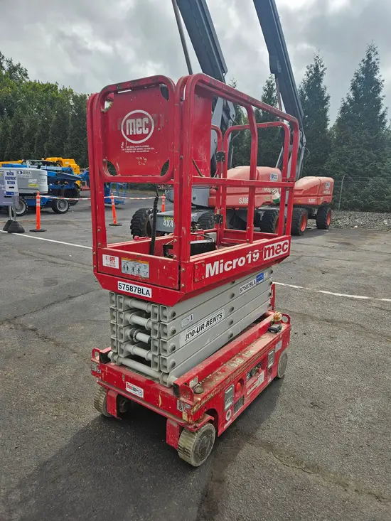 2018 MEC MICRO 19 Scissor Lift