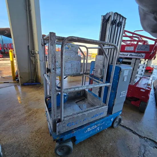 2018 Genie GR-20 Self-Propelled One-Person Lift