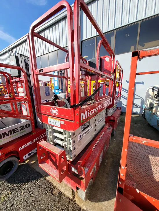 2019 MEC MICRO 19 Scissor Lift