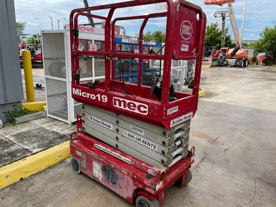 2018 MEC MICRO 19 Scissor Lift