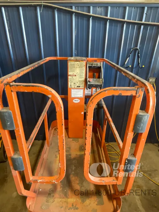 2017 JLG 1230ES Self-Propelled One-Person Lift