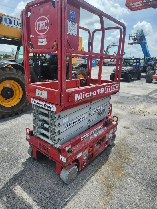 2019 MEC MICRO 19 Scissor Lift