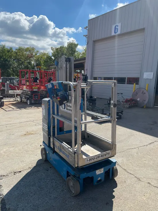 2016 Genie GR-20 Self-Propelled One-Person Lift