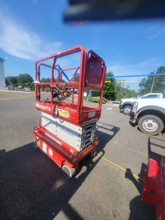 2019 MEC MICRO 19 Scissor Lift