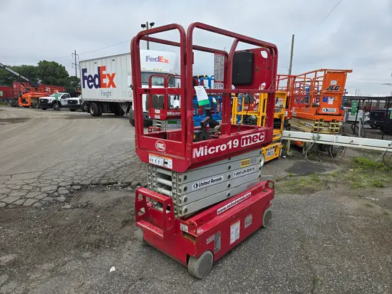 2018 MEC MICRO 19 Scissor Lift