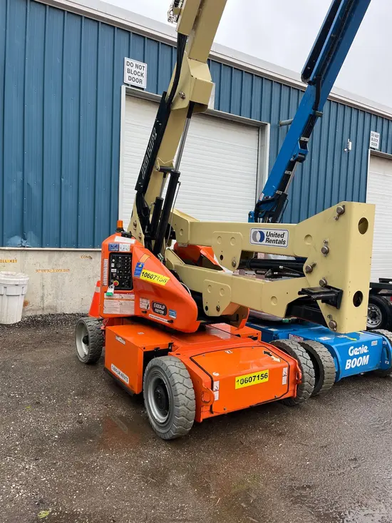 2017 JLG E400AJPN Articulating Boom Lift