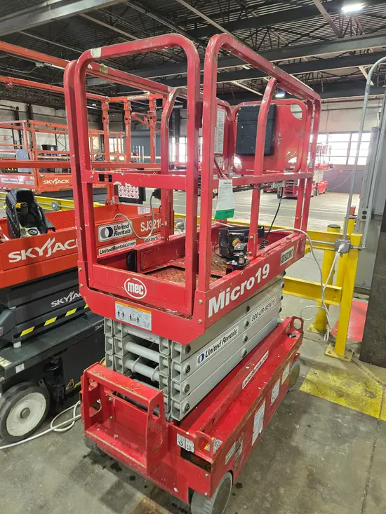 2019 MEC MICRO 19 Scissor Lift