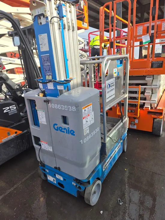 2018 Genie GR-20 Self-Propelled One-Person Lift