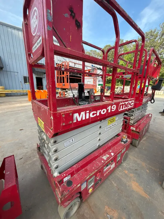 2018 MEC MICRO 19 Scissor Lift