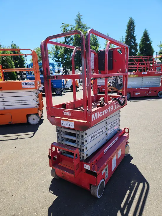 2018 MEC MICRO 19 Scissor Lift