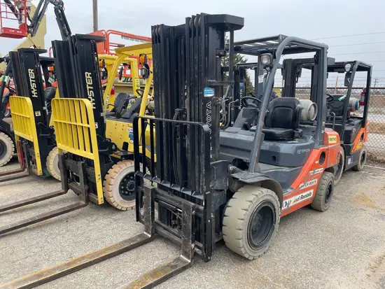 2019 Toyota 8FGU30 Warehouse Forklift