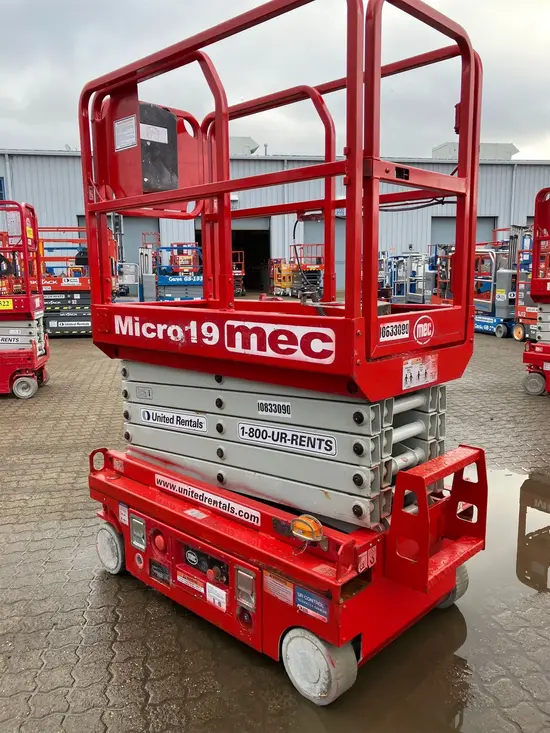2018 MEC MICRO 19 Scissor Lift