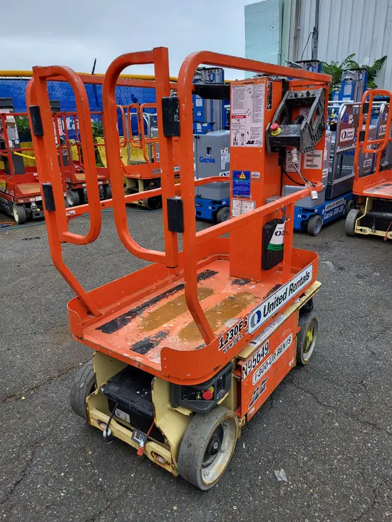 2016 JLG 1230ES Self-Propelled One-Person Lift
