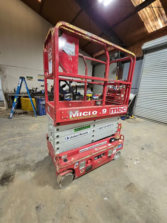 2019 MEC MICRO 19 Scissor Lift