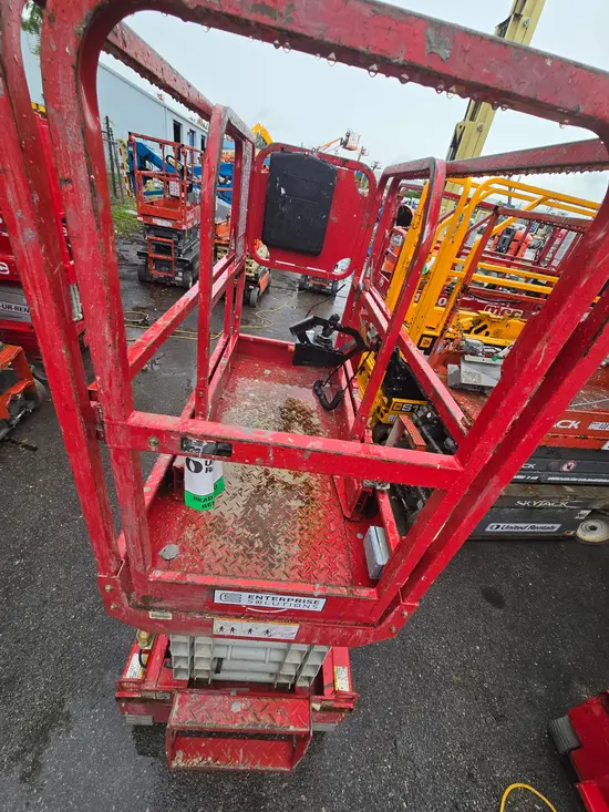 2019 MEC MICRO 19 Scissor Lift