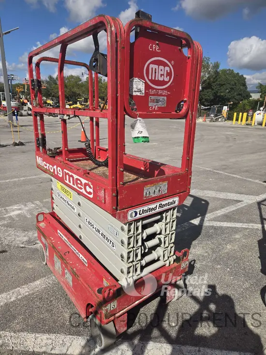 2019 MEC MICRO 19 Scissor Lift