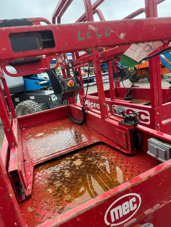 2019 MEC MICRO 19 Scissor Lift