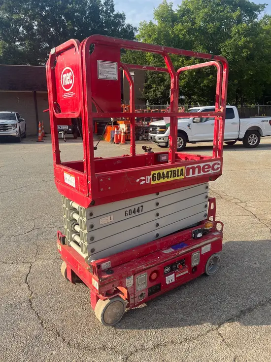 2018 MEC MICRO 19 Scissor Lift