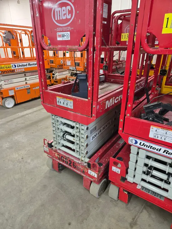 2018 MEC MICRO 19 Scissor Lift