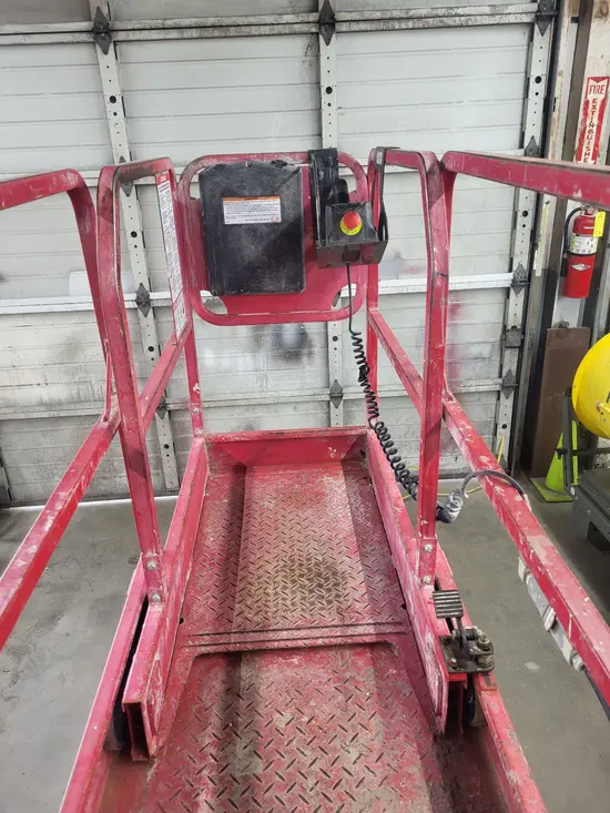 2018 MEC MICRO 19 Scissor Lift