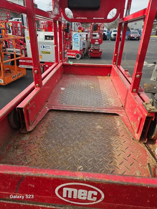 2018 MEC MICRO 19 Scissor Lift
