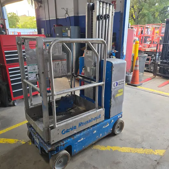 2018 Genie GR-20 Self-Propelled One-Person Lift