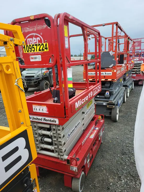 2019 MEC MICRO 19 Scissor Lift