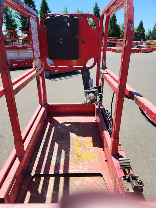 2018 MEC MICRO 19 Scissor Lift