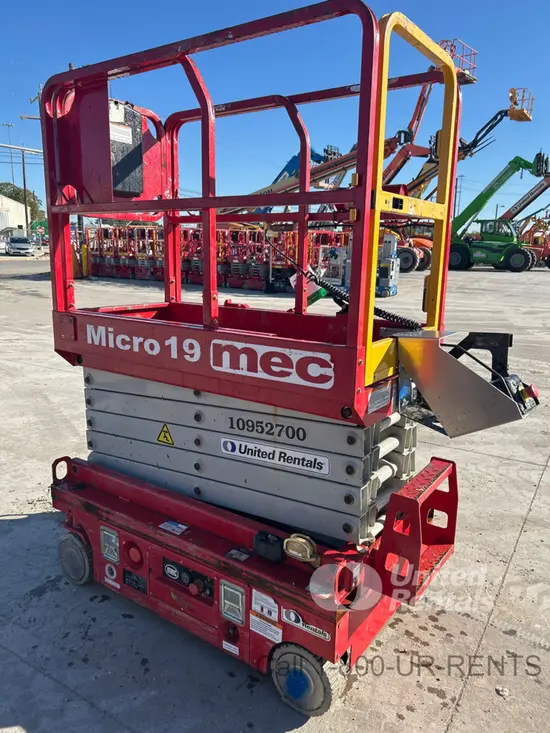 2019 MEC MICRO 19 Scissor Lift