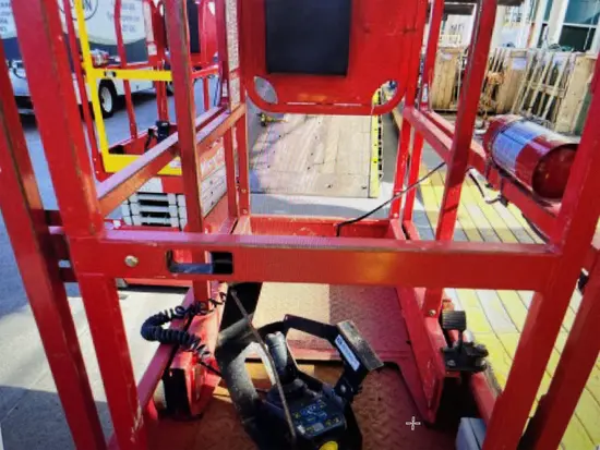 2018 MEC MICRO 19 Scissor Lift