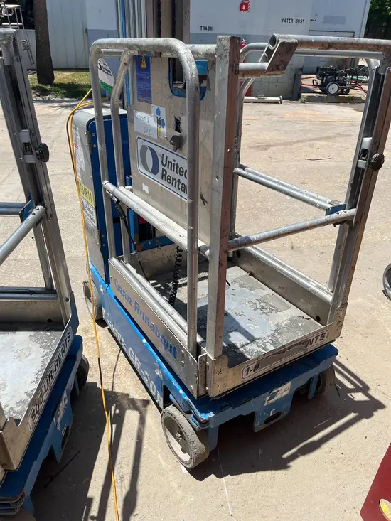 2018 Genie GR-20 Self-Propelled One-Person Lift