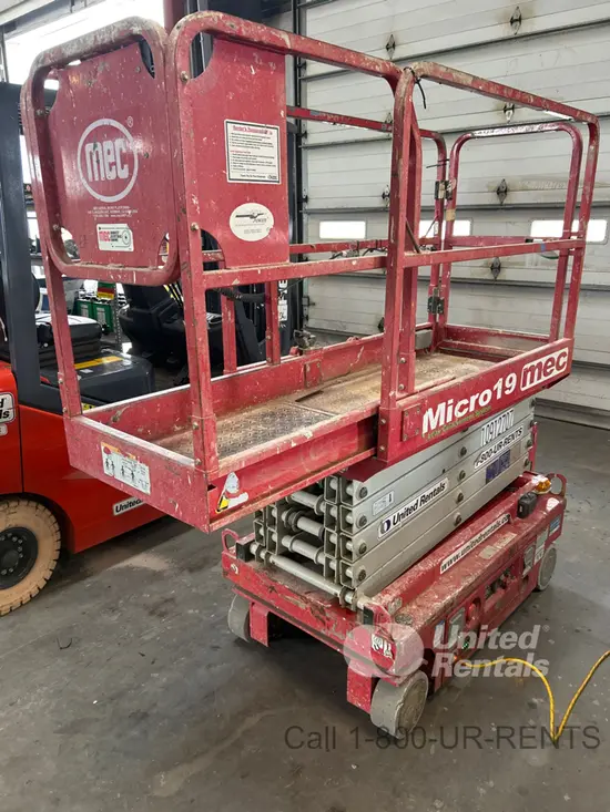 2019 MEC MICRO 19 Scissor Lift