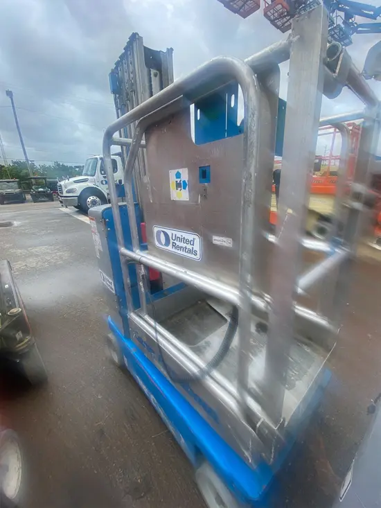 2018 Genie GR-20 Self-Propelled One-Person Lift