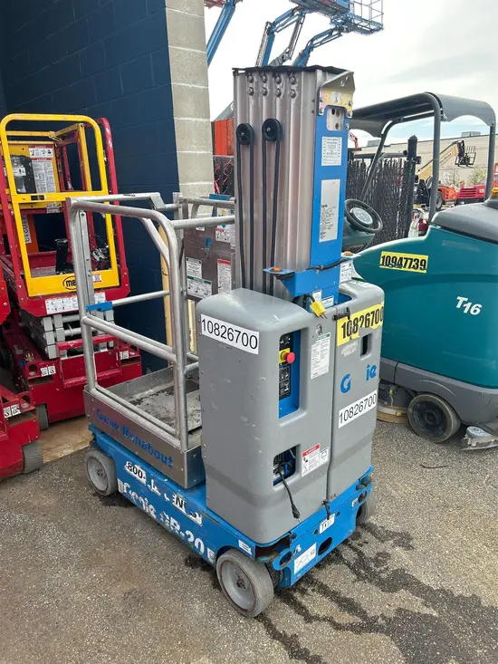 2018 Genie GR-20 Self-Propelled One-Person Lift