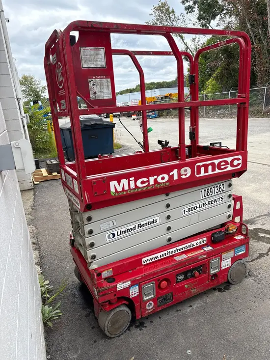 2019 MEC MICRO 19 Scissor Lift