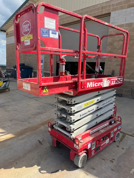 2018 MEC MICRO 19 Scissor Lift