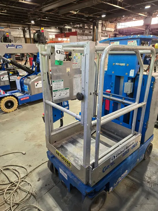 2019 Genie GR-12 Self-Propelled One-Person Lift
