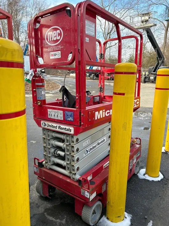 2018 MEC MICRO 19 Scissor Lift