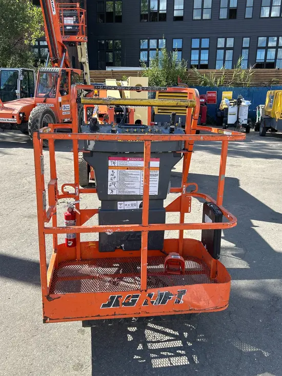 2017 JLG E400AJPN Articulating Boom Lift