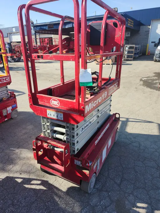 2018 MEC MICRO 19 Scissor Lift