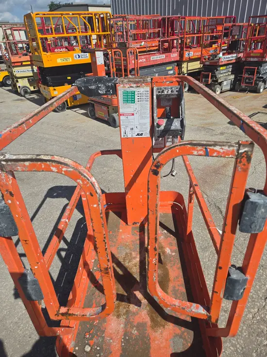 2018 JLG 1230ES Self-Propelled One-Person Lift