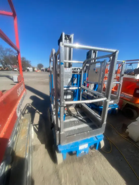 2018 Genie GR-20 Self-Propelled One-Person Lift