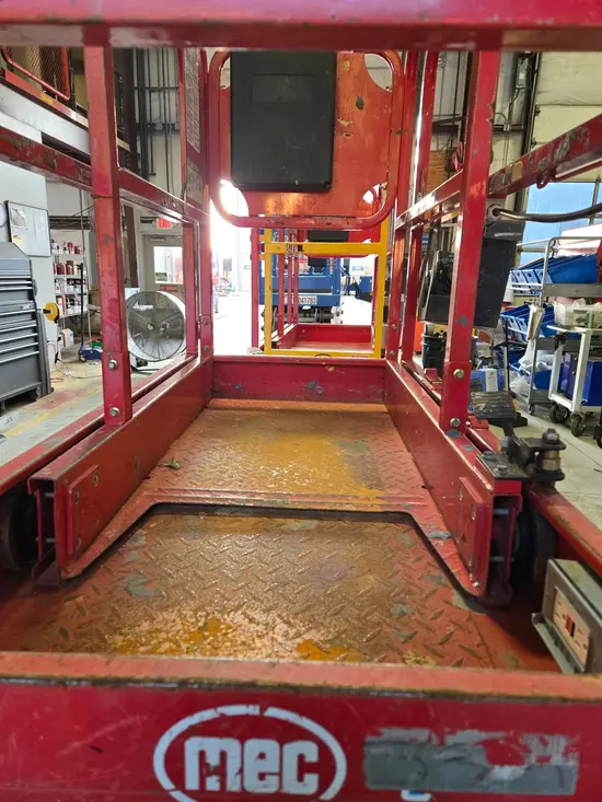 2019 MEC MICRO 19 Scissor Lift