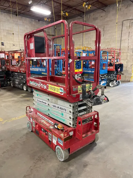 2019 MEC MICRO 19 Scissor Lift